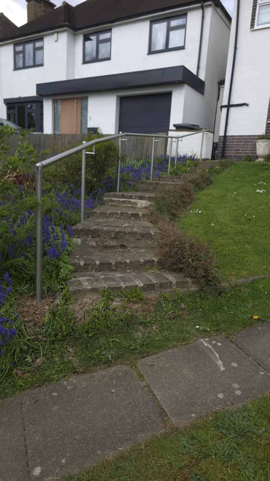 Domestic garden fencing and landscaping by Riverside Fencing Contractors