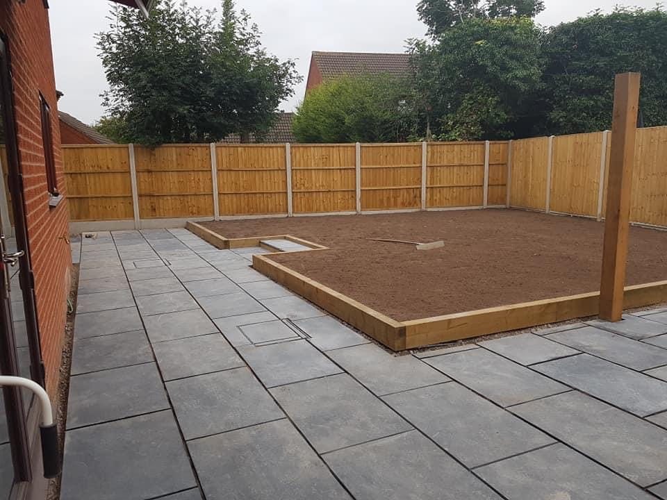 Domestic garden fencing and landscaping by Riverside Fencing Contractors