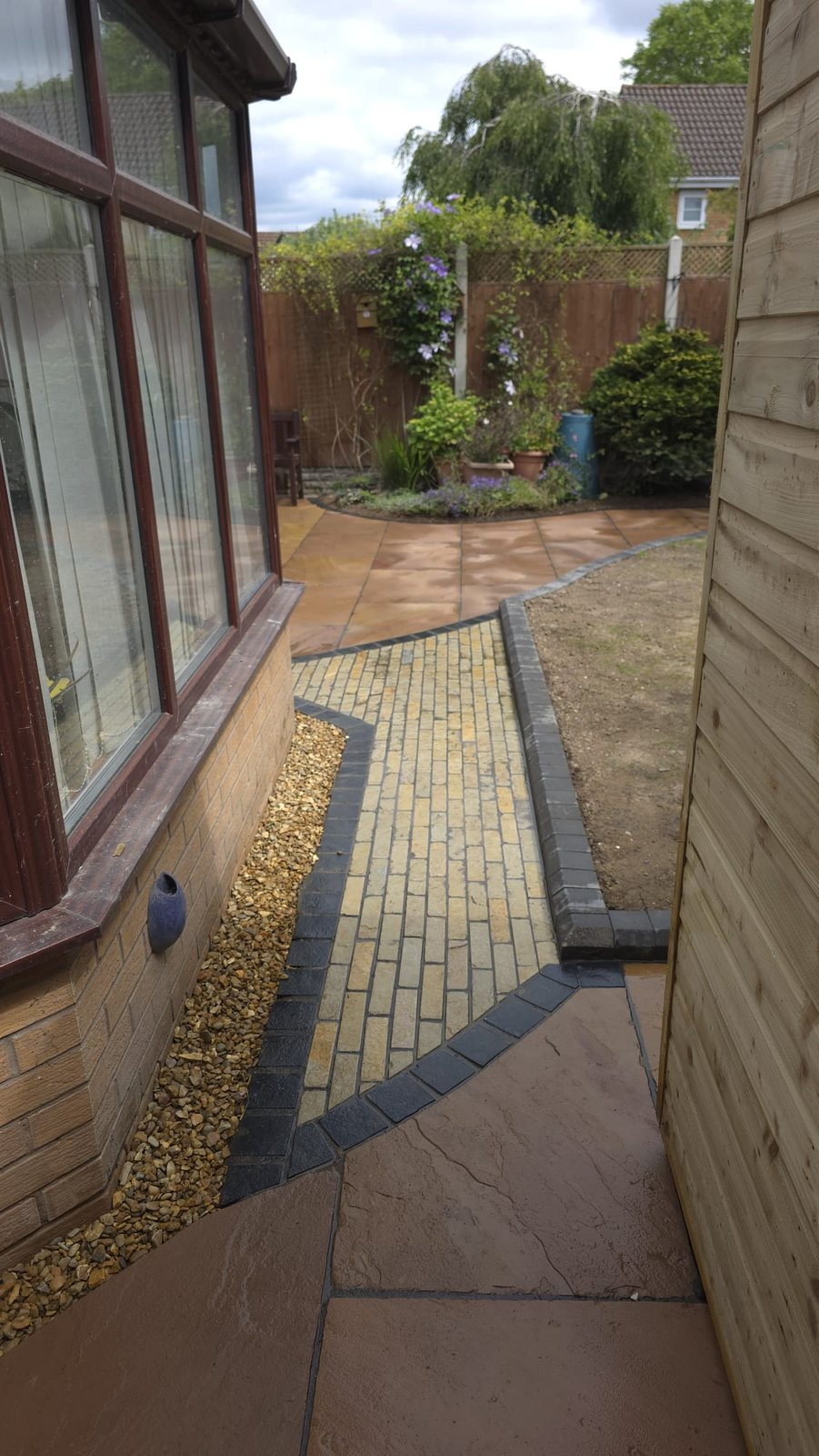 Domestic garden fencing and landscaping by Riverside Fencing Contractors