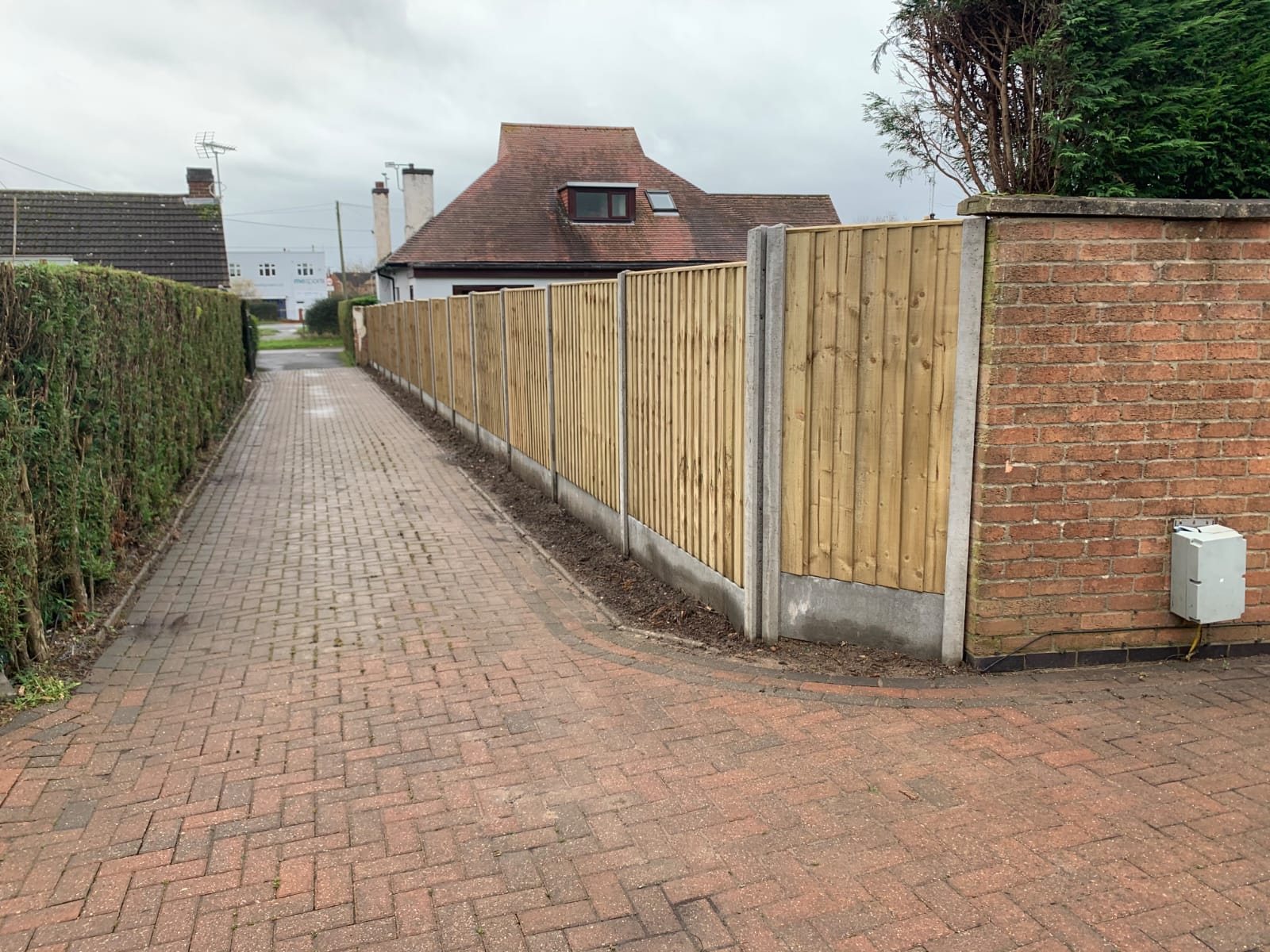 Domestic garden fencing and landscaping by Riverside Fencing Contractors