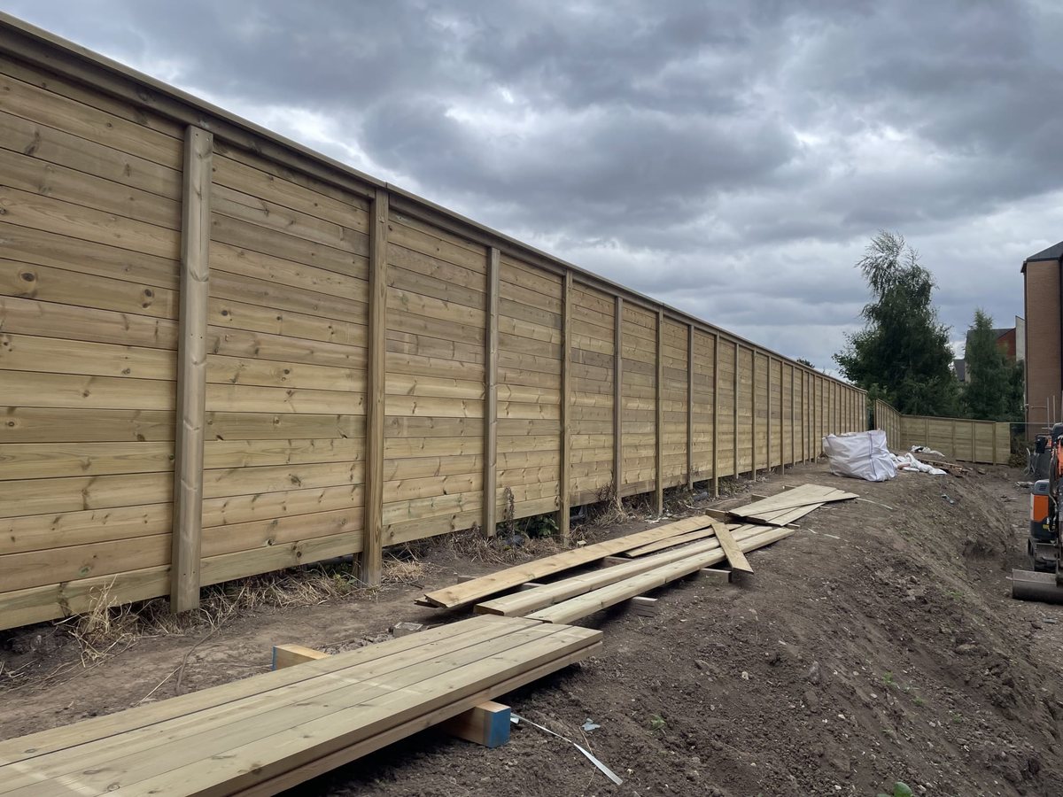 Long timber acoustic fence run